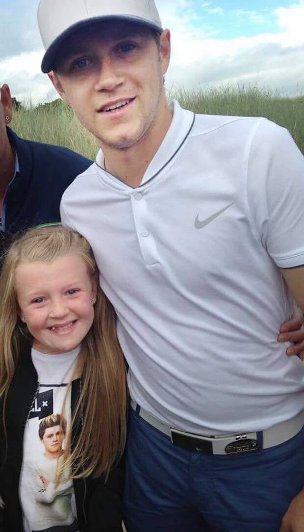 1DNiallMaynard's tweet photo. Niam with kids 😍 These are so cute 😃 ❤ https://t.co/iml5fk2qXO