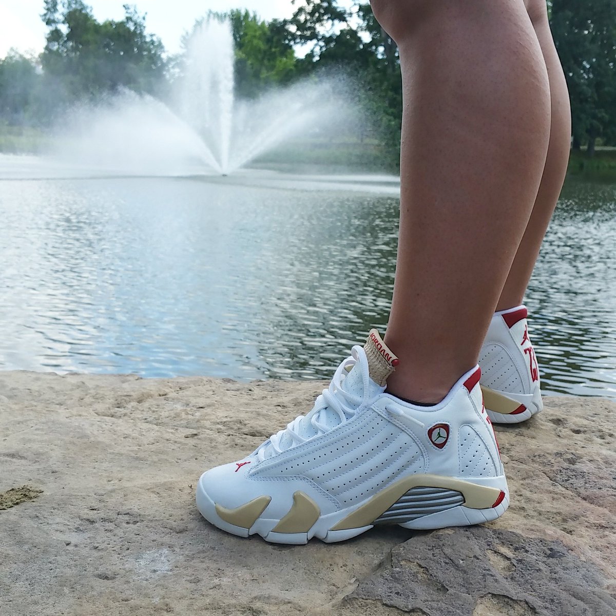 AngelaHexamer's tweet photo. Sunday funday #sneakerpedia #sneakershouts #soleciety #solelysneakers #shoeporn #sneakerfeatures #vnds23 #kotd https://t.co/avsRTiKdMg