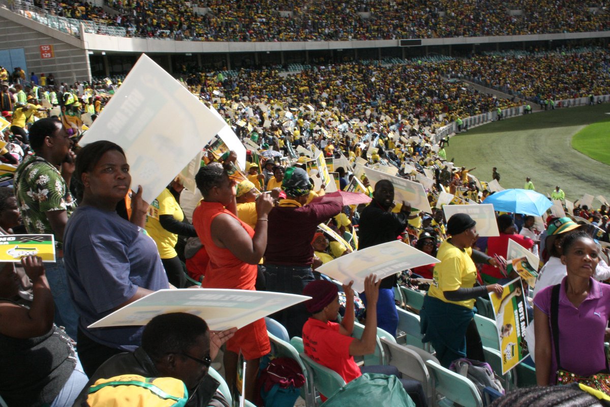v2_images's tweet photo. #FILL UP Moses Mabhida Stadium https://t.co/FuIfsZleQl