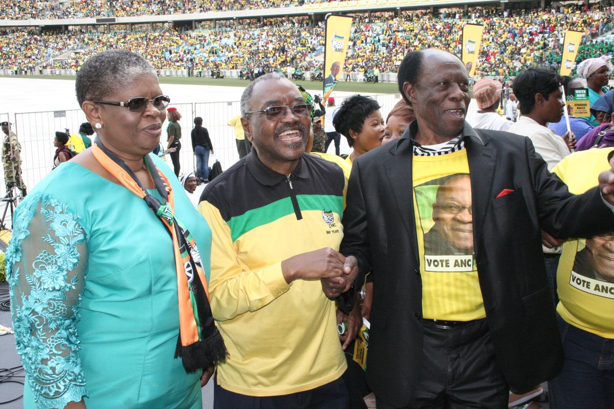 v2_images's tweet photo. #Fill up Moses Mabhida Stadium https://t.co/BxsFrThn69