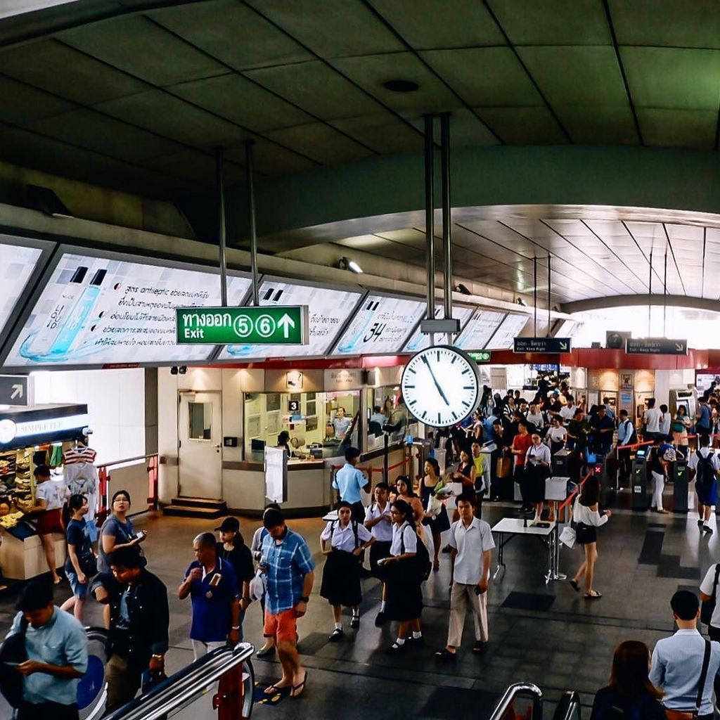 Novandito's tweet photo. Rush Hour
---
#phloenchit #bts #skytrain #bangkok #globetrotter #wanderlust #welltraveled #fujifilm #fujifilm_id #l… https://t.co/GKoZBaP5Xi