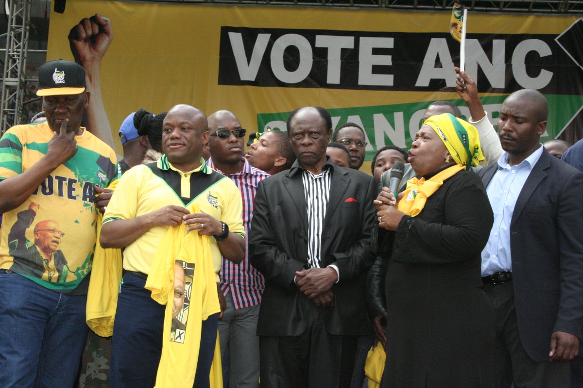 v2_images's tweet photo. #Fill up Moses Mabhida Stadium https://t.co/BxsFrThn69