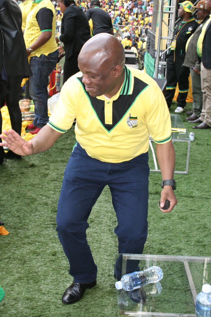 v2_images's tweet photo. #Fill up Moses Mabhida Stadium https://t.co/BxsFrThn69