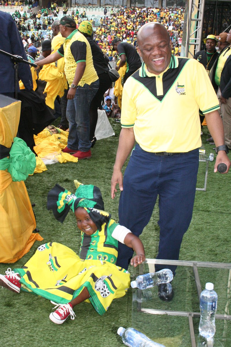 v2_images's tweet photo. #Fill up Moses Mabhida Stadium https://t.co/Oqu7OOUDEy