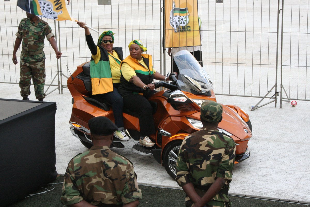 v2_images's tweet photo. #Fill up Moses Mabhida Stadium https://t.co/Oqu7OOUDEy