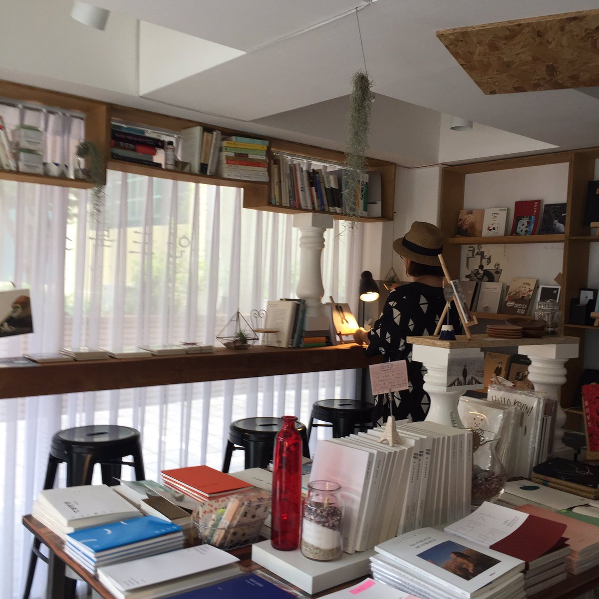 andobooks tweet picture