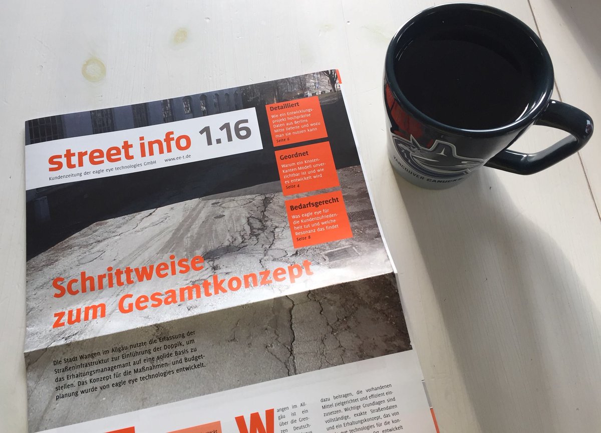 Herrlicher Start in den Tag mit einem Kaffee und der nagelneuen Ausgabe der street Info.