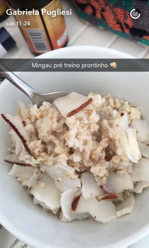 Rocha10Isis's tweet photo. @gabrielapuglise  Bom dia ! O que  vc usou (água de coco, água ...)pra dá liga ao Mingau .?  #VMS https://t.co/9fhjtqDJ5p