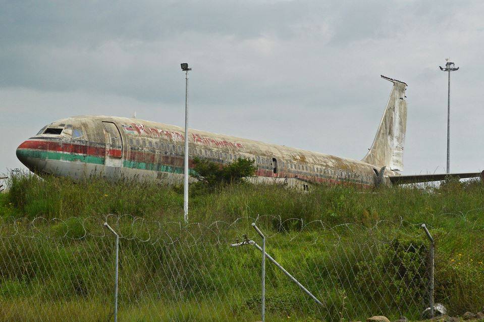 JimmyCityman's tweet photo. this KQ plane was abandoned in Ethiopia airport & its stil thea.. #KQIsFallingBecause @SizzlingNairobi @johnkamau1
https://t.co/rmaajX4wrN