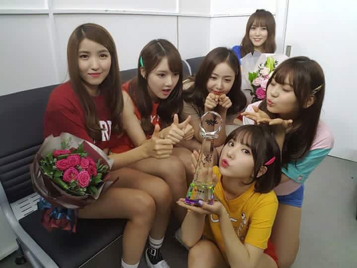 icecreamgirl521's tweet photo. #NationalGFriendDay#GFRIEND #Navillera8thWin #23TrophiesandCounting https://t.co/zWsakXWbEQ