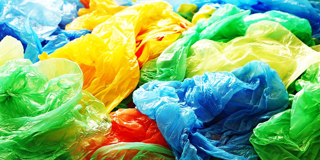 AlterEco_FR's tweet photo. Officiel : les sacs plastiques enfin interdits en France !
Lumière sur ce grand pas en avant
https://t.co/EN4NTnBIEp https://t.co/Cp18qZqJUM