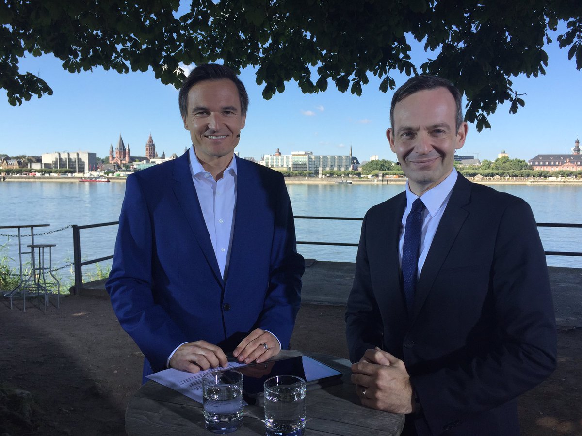 Traumkulisse, klare Worte: Wirtschaftsminister Wissing im Sommerinterview. Heute Abend 19.30 Uhr im SWR-Fernsehen.
