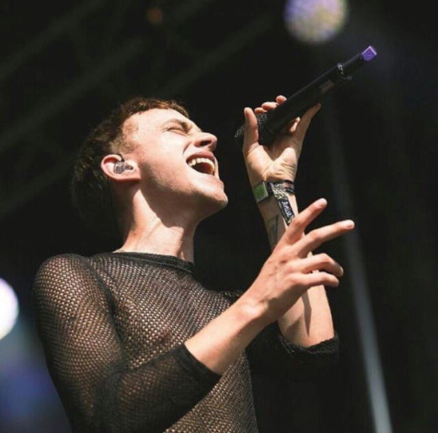 divaolly's tweet image. fabric is but a figment of my chanteuse imagination darling