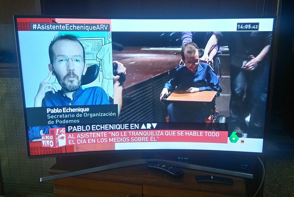 LauraGValcarce's tweet photo. Cuestionar a @pnique por algo cómo tener asistencia y no hacerlo a @marianorajoy es triste 😒
#AsistenteEcheniqueARV https://t.co/yQHNh5keGT