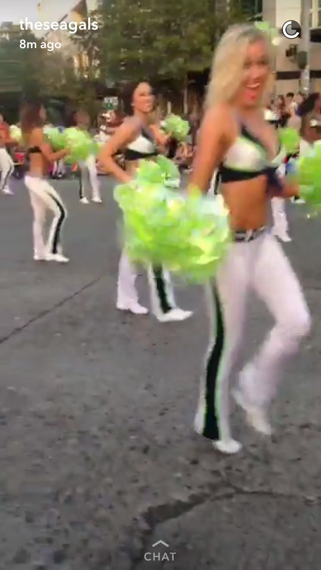 zeke_zgembala's tweet image. My #wcm @SeaGalTrinity cuz she was taking pic with the kiddo, and werking it at torchlight. #bombshellalert