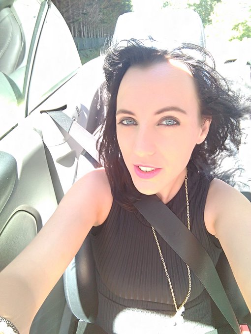 Bonne journ&eacute;e les ch&eacute;ris !!!! 😘💋💞 Vroummmm 💨 les cheveux au vent 😄  #bientotlesvacances # NGOT https://t<a href="/tag/bientotlesvacances"class="tags"><span>#bientotlesvacances</span></a>