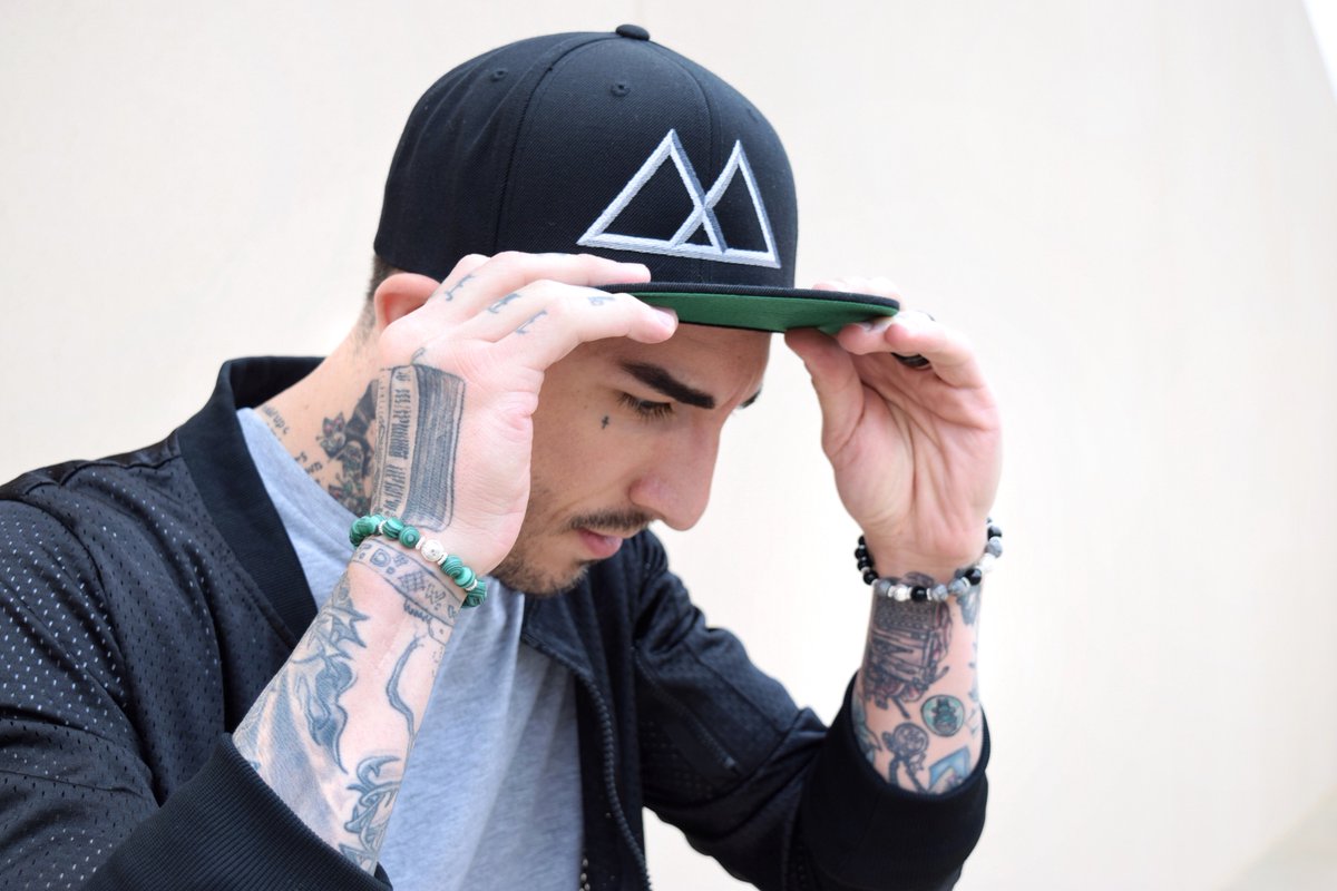 ALPHASTONES's tweet image. A powerful look this season.
alphastones.com/#timeless-esse…