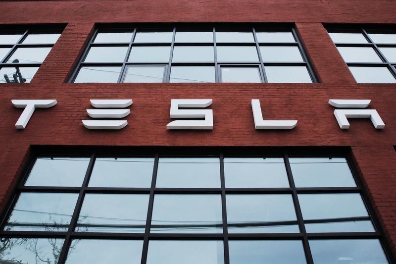 Reuters's tweet image. Tesla to buy SolarCity in $2.6 billion stock deal reut.rs/2aoulaP