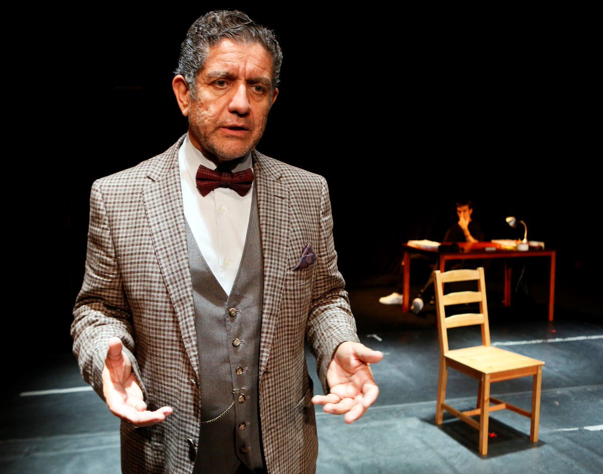 “¡Luz! ¡Luz! ¿Alguien me ve?”. #YoFeuerbach_Vía cultura.elpais.com/cultura/2016/0…. Del 6 al 23 de octubre.