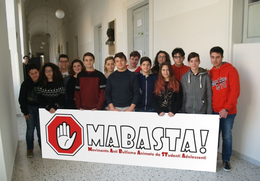 unaltrascuola's tweet photo. MaBasta, 5000 euro contro il #bullismo #tuttaunaltrascuola @MaiPiuBullismo @no_bullismo https://t.co/m90MNiPLjE https://t.co/fZ8mhy9Ti1