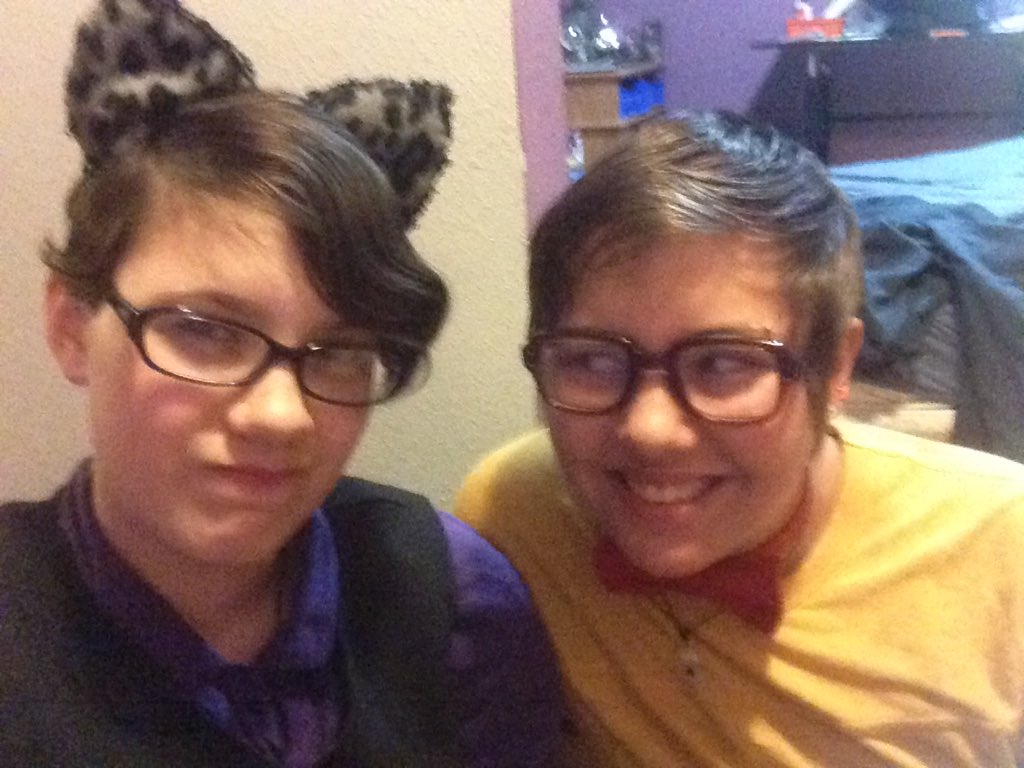 DittoKatHaunted's tweet image. Did I hear #NationalGirlfriendDay ?
I know you can't see due to lack of phone but @MothMilkshake &amp;lt;3