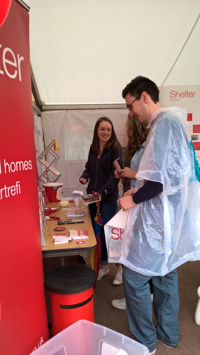 ShelterCymru's tweet photo. Pobl ifanc yn darganfod mwy am ein gwasanaethau #ataldigartrefedd #steddfod16 #Eisteddfod2016 https://t.co/rjk8ViuhDT
