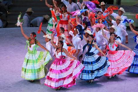 CalendaTv's tweet photo. Inicia en vivo de la fiesta de los oaxaqueños #guelaguetza2016 solo por https://t.co/txJnZdspQH 9.30 #Oaxaca https://t.co/AyvUT6s8a1
