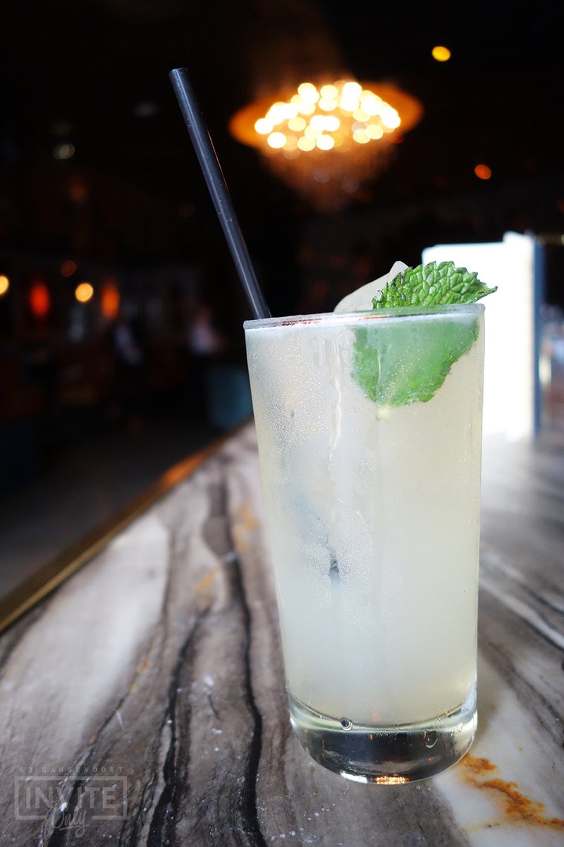 Cause every Monday should end with a cocktail. 

[#HappyHour: Monday - Friday from 5 to 9 pm 🍺🍷🍸🍹]
