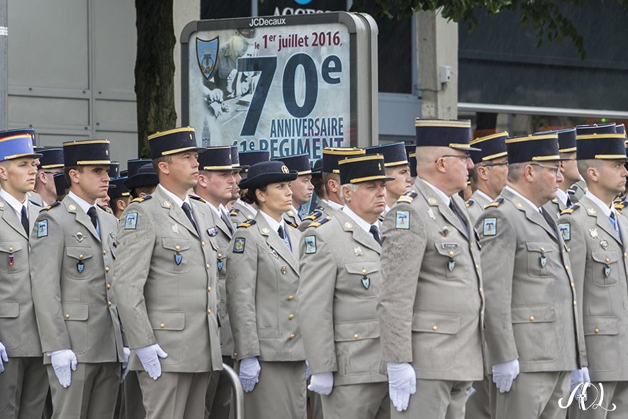 ADLanglet's tweet photo. 1er juillet : 70e anniversaire du 41e Régiment de Transmissions @villedouai @armeedeterre #gayant https://t.co/0Yx3mtdBUC