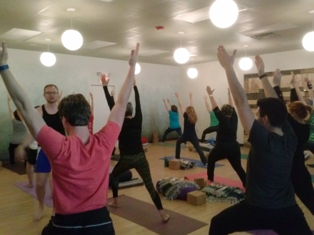 karoun_karoun's tweet image. Paul's got quite a field of warriors here. 
Standing poses this week! #standingposes #virabhadrasana1 #warrior1