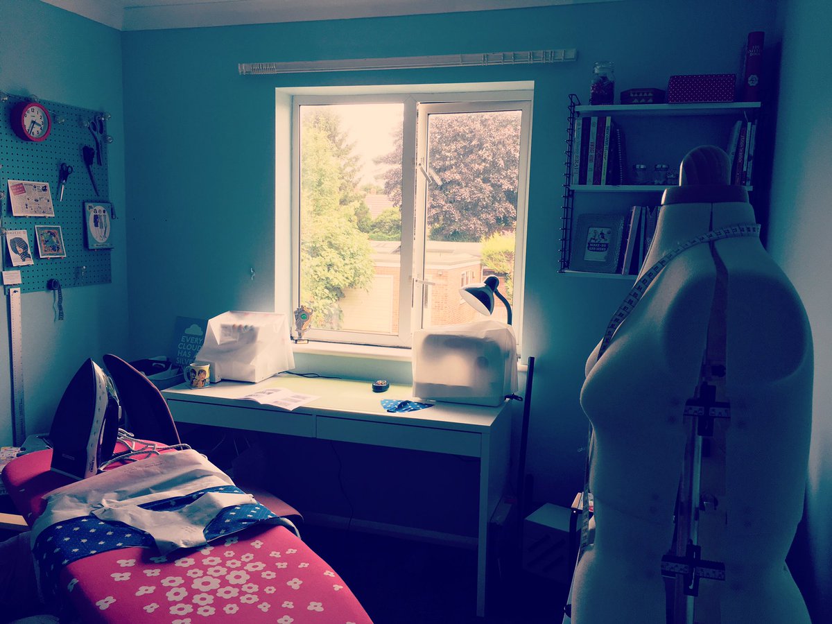 leemadeit's tweet photo. Wk off work, so using new sewing rm for 1st time. Self-imposed ban on #sewing over past mths w sorting #cantwait 😍 https://t.co/KCfvdCQNmh