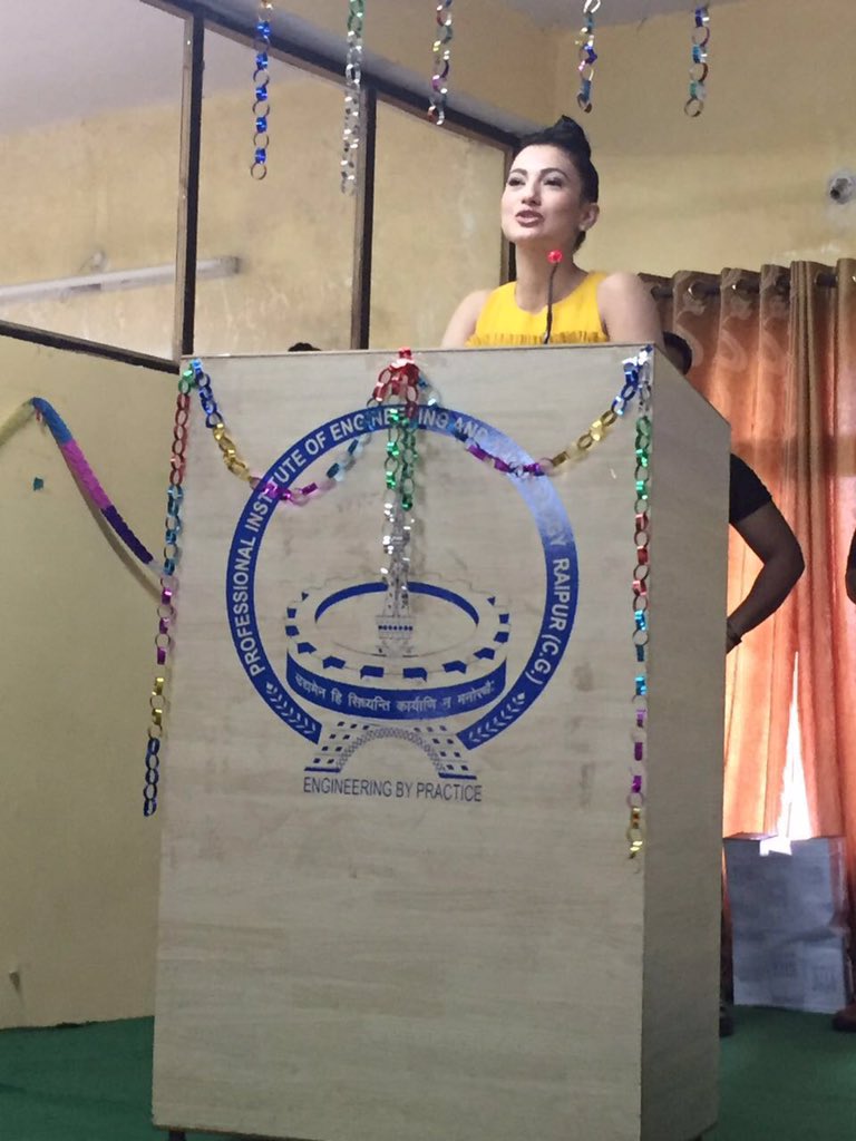 FeverMovie2016's tweet photo. . @GAUAHAR_KHAN in Raipur #FeverInRaipur #FeverOnAug5 https://t.co/Sdheq0CrlM