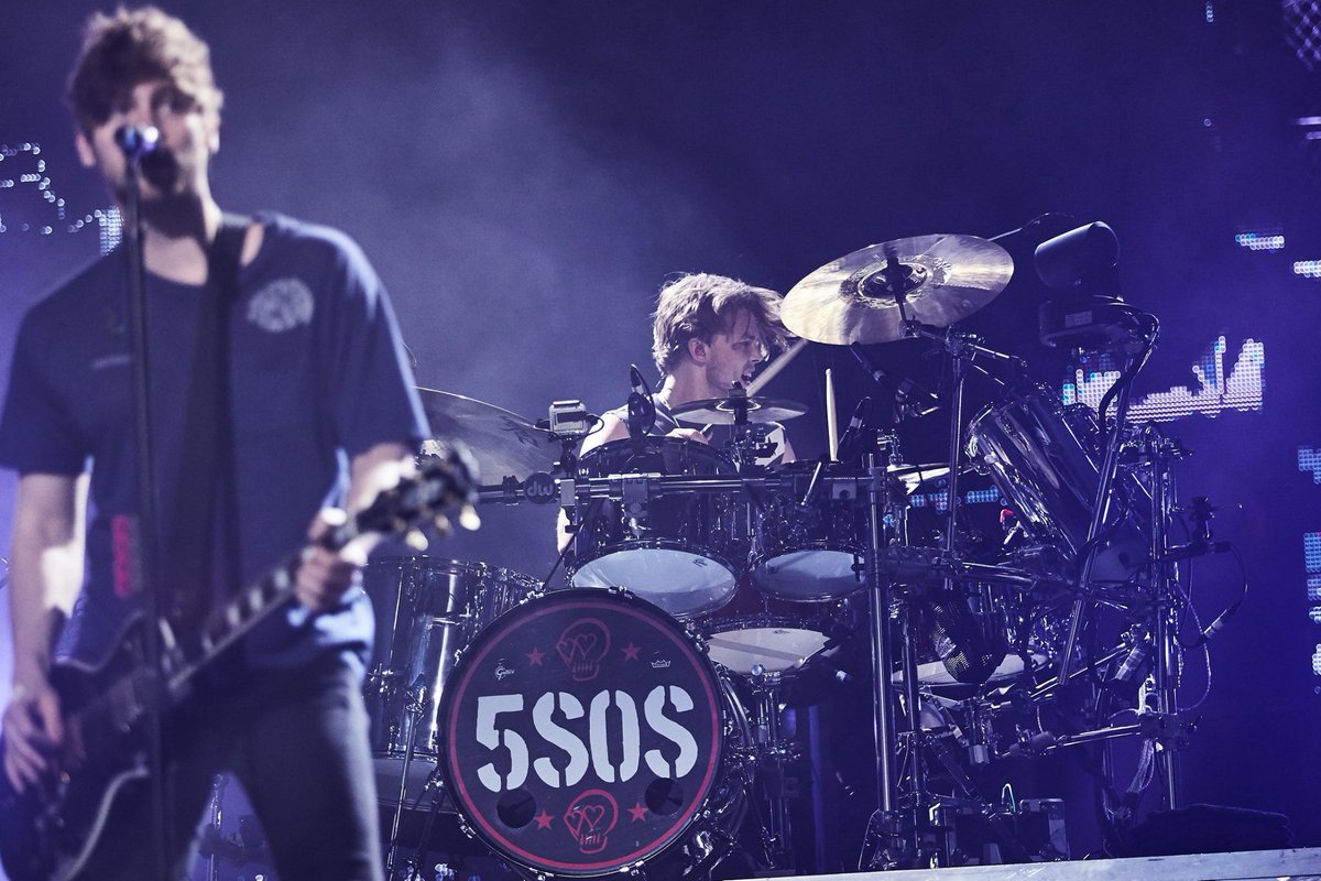 XcelEnergyCtr's tweet photo. Photos from last night's @5SOS + @ONEOKROCK_japan concert are now on Facebook. #5SOSXEC https://t.co/0CeUnEfEI8 https://t.co/VyXCHbFxOP