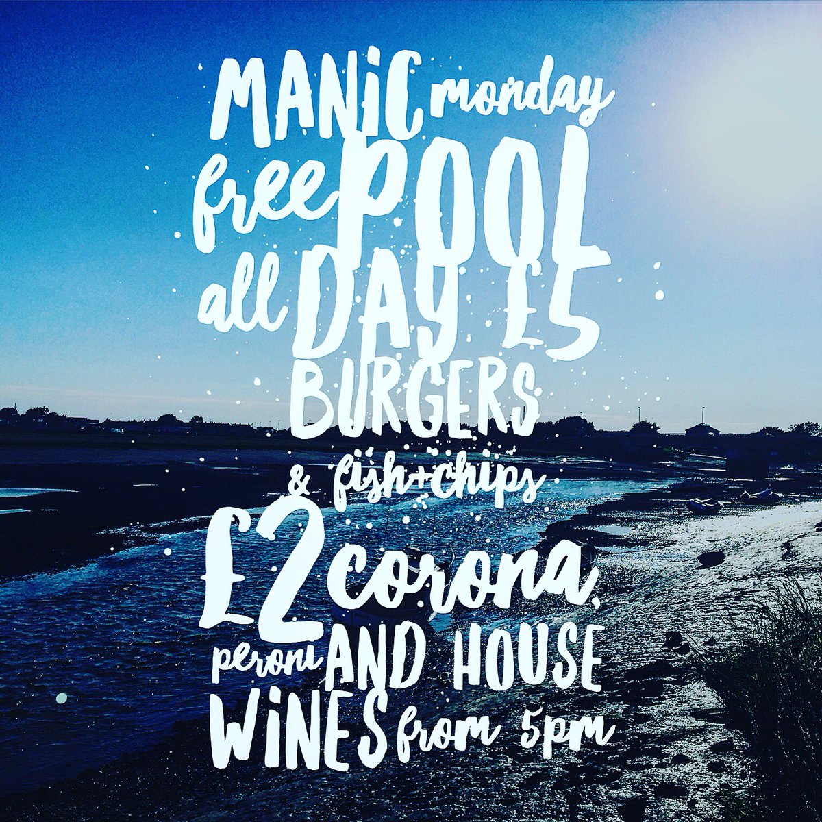 Crown_Shoreham's tweet photo. It's rainy out so come join us for some #sweetdeals 🍷🍺🍔 #ukpub #shorehambysea #monday #drinks #food https://t.co/CSvZ0UEEEd