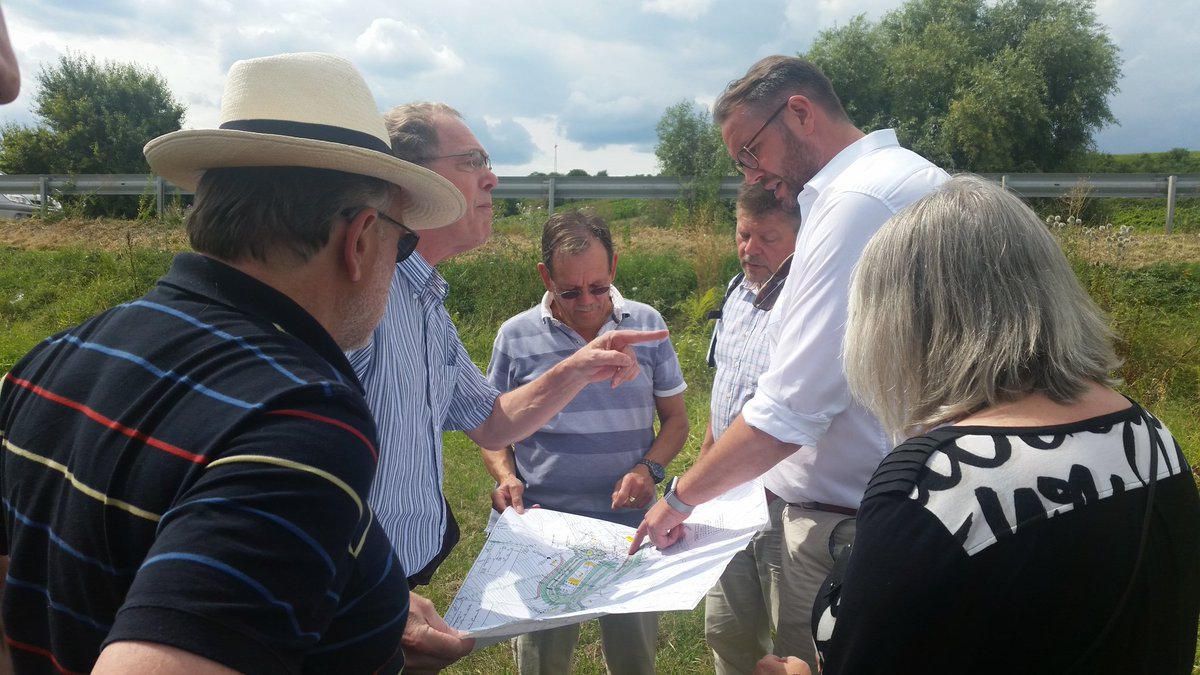 SPDFraktionRLP's tweet photo. Nächster Stopp in #Herxheim am Berg. Ortsbegehung Felsenbergtal und #B271 mit Bürgerinitiative Pro-Ost. #Sommertour https://t.co/6Z7v8BBF8u