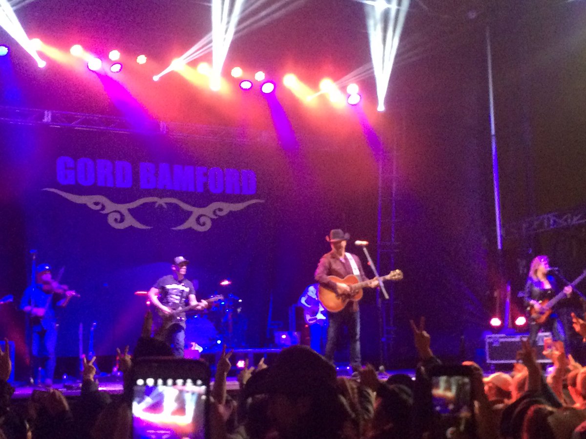 lorivickers's tweet photo. Surprise concert with @gordbamford -the perfect way to wrap up yet another great @theBVJ. See you next year #BVJ2016 https://t.co/3UvbbjF93g
