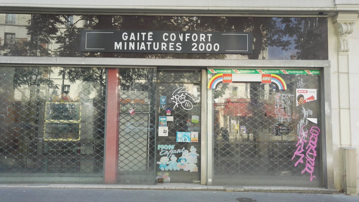 stanleloup's tweet photo. @2_HDP je ne sais pas comment interpréter cette devanture, mais il se passe un truc pas net... #concours200 https://t.co/xigldLXM9W