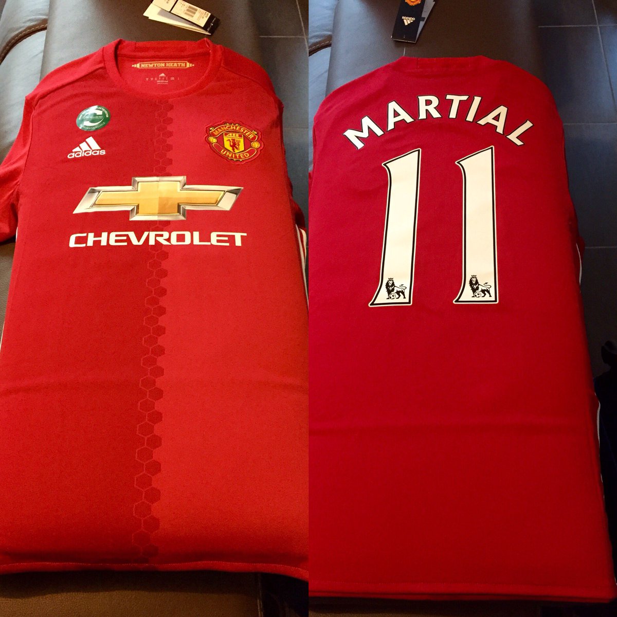 rey25_david's tweet photo. @C_Goursaud je t'avais dit ! Maintenant à la maison ! 😍🔴⚪️ #MUFC #Martial #11 @AnthonyMartial ☑️🔝👌🏼 https://t.co/nZStZqKXuI
