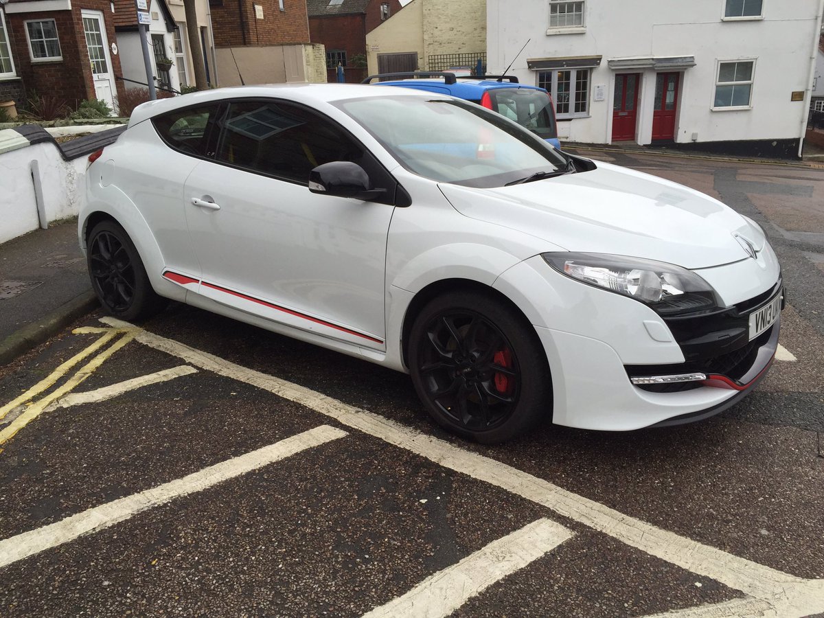 SomersF1's tweet photo. Switched to Pirelli rubber & seriously considering making the @pirellisport logos red on the Megane... #SuperSofts https://t.co/jibO4dyugF