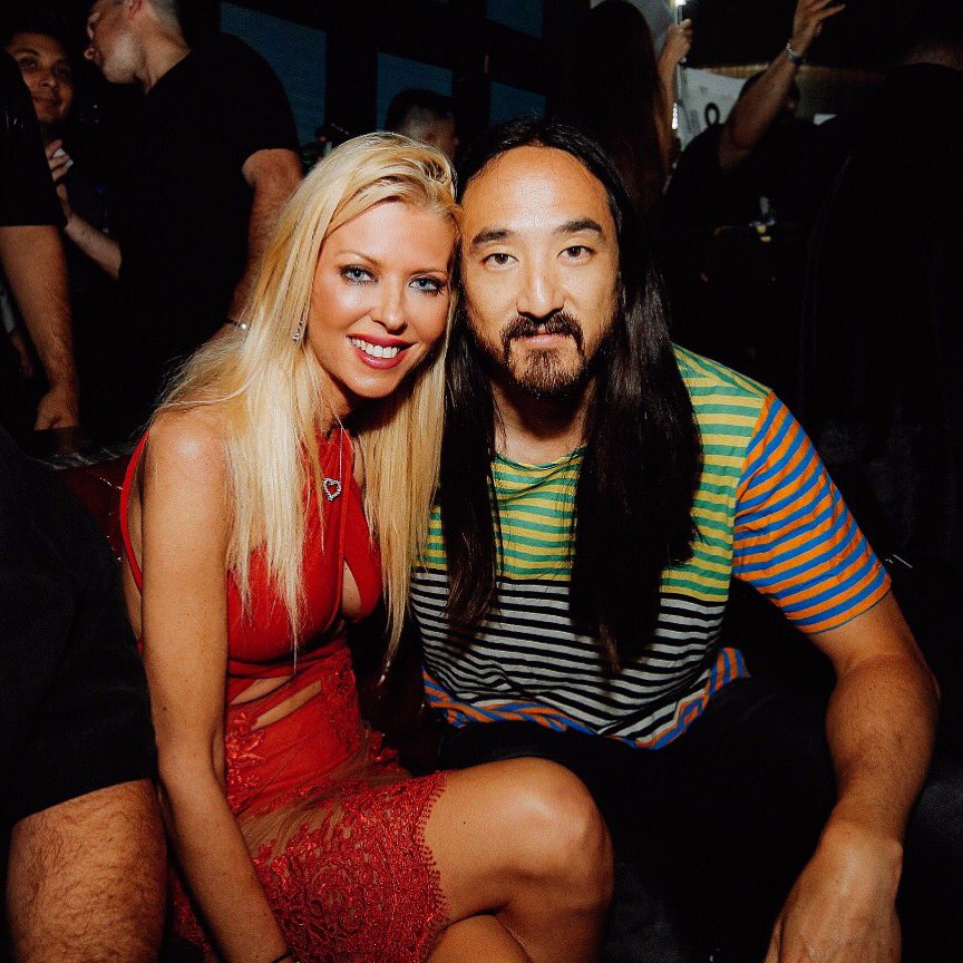 Support to my homie @tarareid! Her new movie #Sharknado4 just came out. Go watch it. Weirdest movie ever so good🌪🌪🌪 https://t.co/FqOkYyKBpl