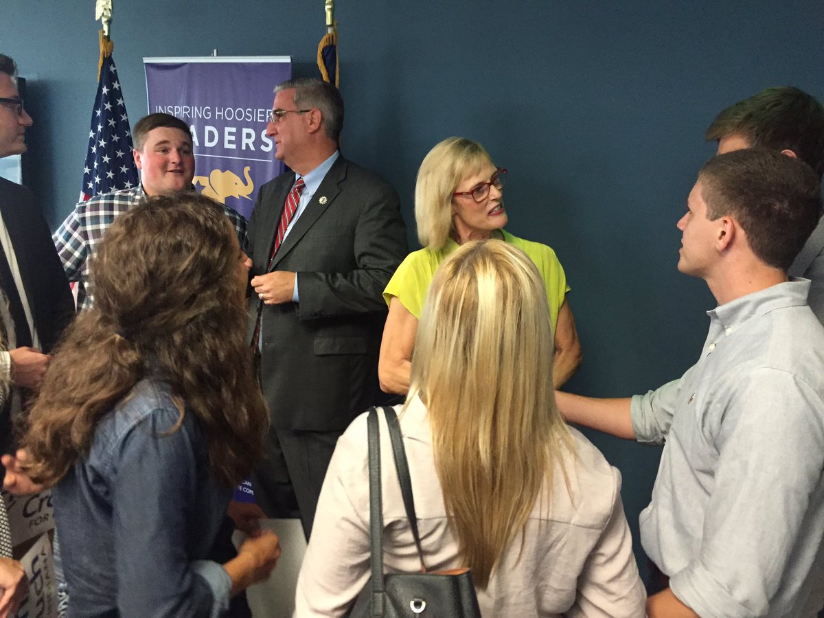 IndianaCR's tweet photo. Our next Governor & Lt. Governor, @HolcombForIN & @Suzanne_Crouch #HolcombCrouch2016 https://t.co/zI7jM8pjVX