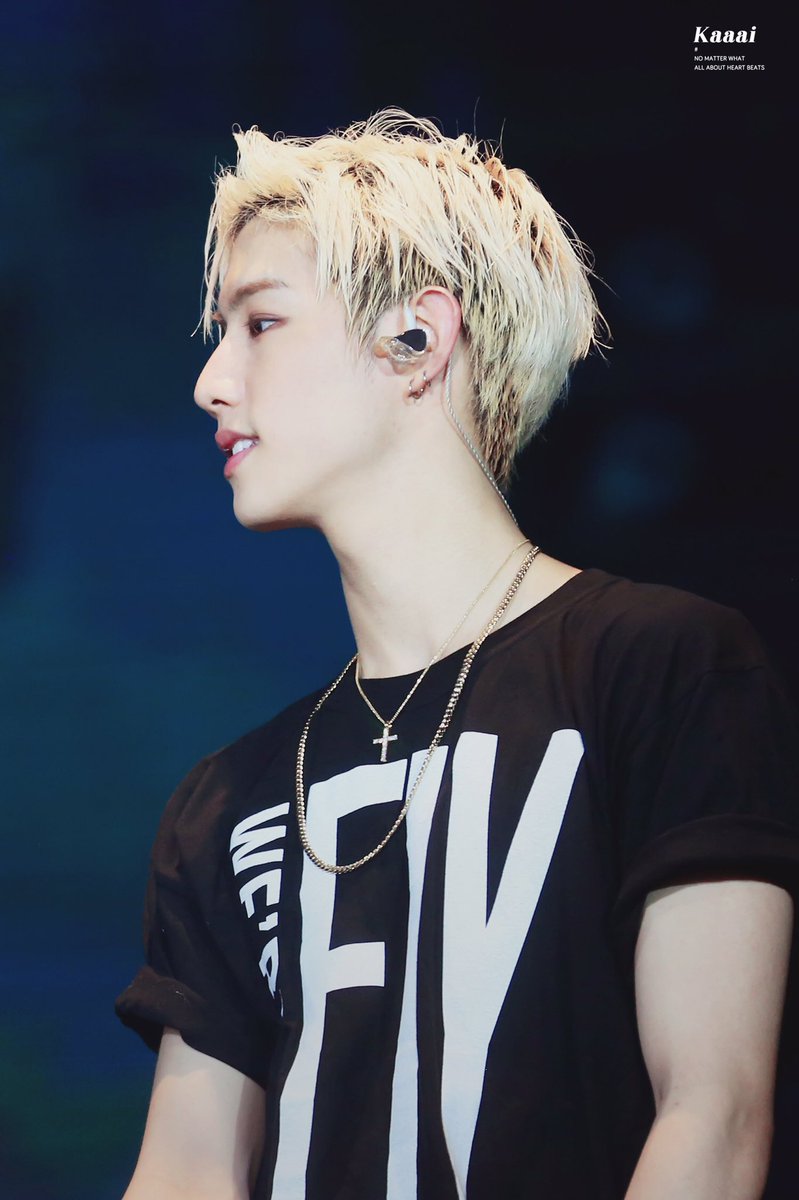 Karrrrri_x's tweet photo. 160730 FLY IN HONGKONG #GOT7 #Mark #마크 #갓세븐 God's gift🎁🎁 https://t.co/pWOmB4Do7u
