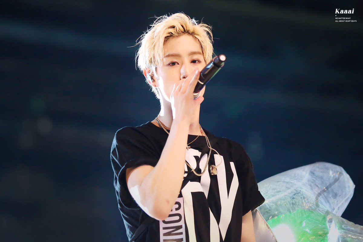 Karrrrri_x's tweet photo. 160730 FLY IN HONGKONG #GOT7 #Mark #마크 #갓세븐 
HD Link for total 24pics：
https://t.co/AT7obEiYHd https://t.co/jMeXlKfHaS