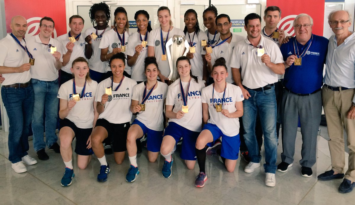 ffbasketball's tweet image. #EDFU18F &amp;gt; Les Championnes d'Europe U18 sont bien arrivées à Paris ! 🇫🇷🏆🎉