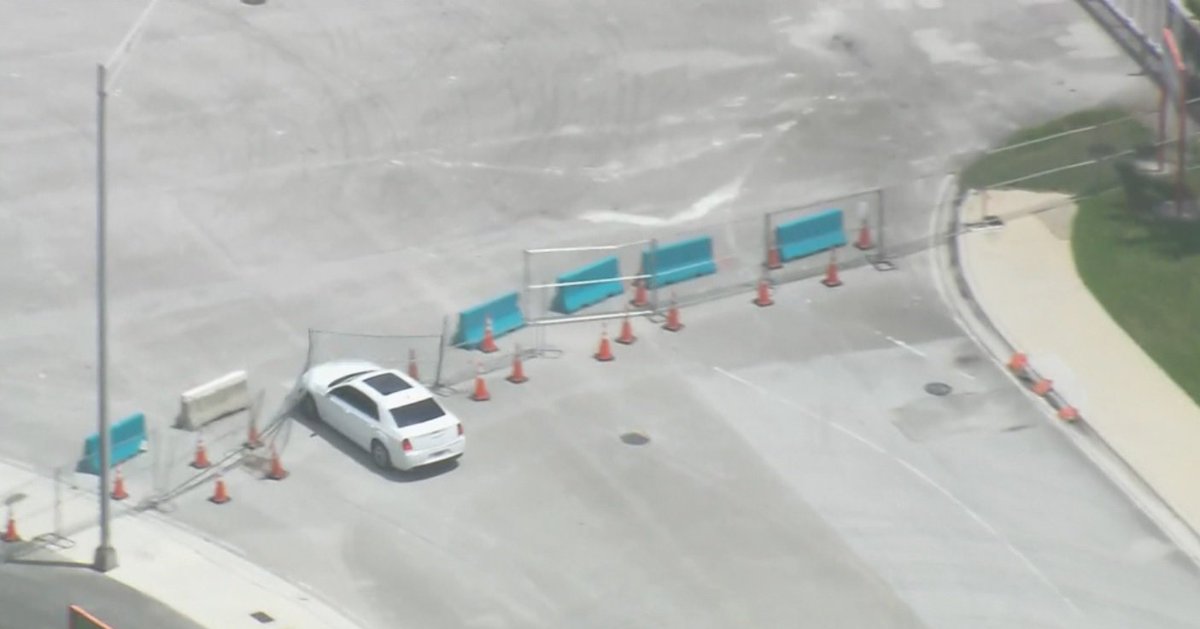 WATCH LIVE Police pursuing vehicle in Miami-Dade County  bit.ly/2apgQl7?utm_me… https://t.co/rJ1TbSmJIH