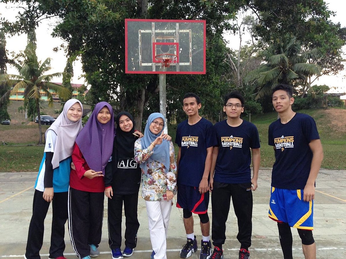 mohdjuwaidi95's tweet photo. #frontageberaya kat court SMAPL. 😌🏀
#Frontage0812 #AlumniSMAPL #PumpkinsBasketball #Arcanes #SMAPL https://t.co/QlUnde8G2z