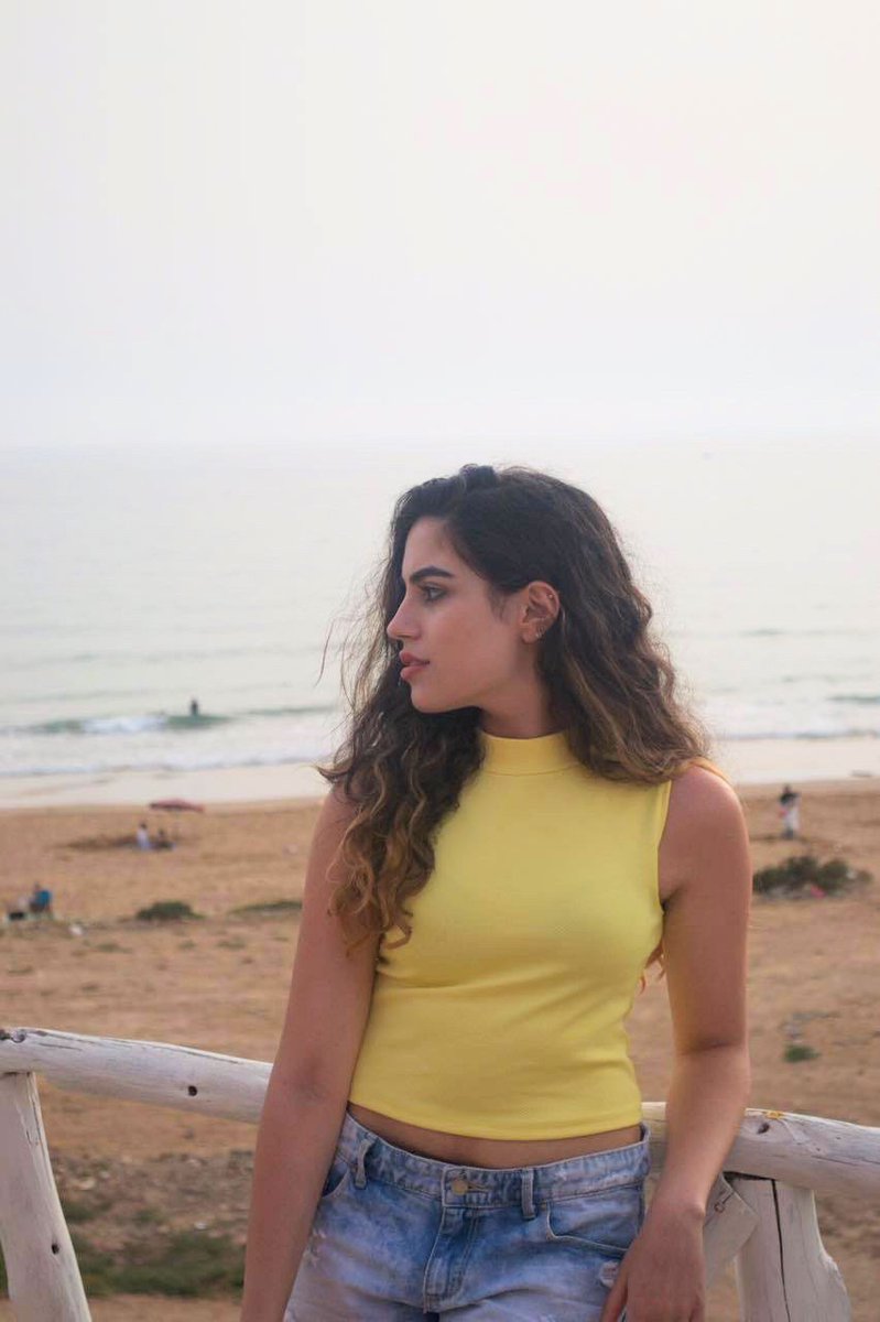 Crazy waves and wild life thelashesandlaces.com/2016/08/01/cra…