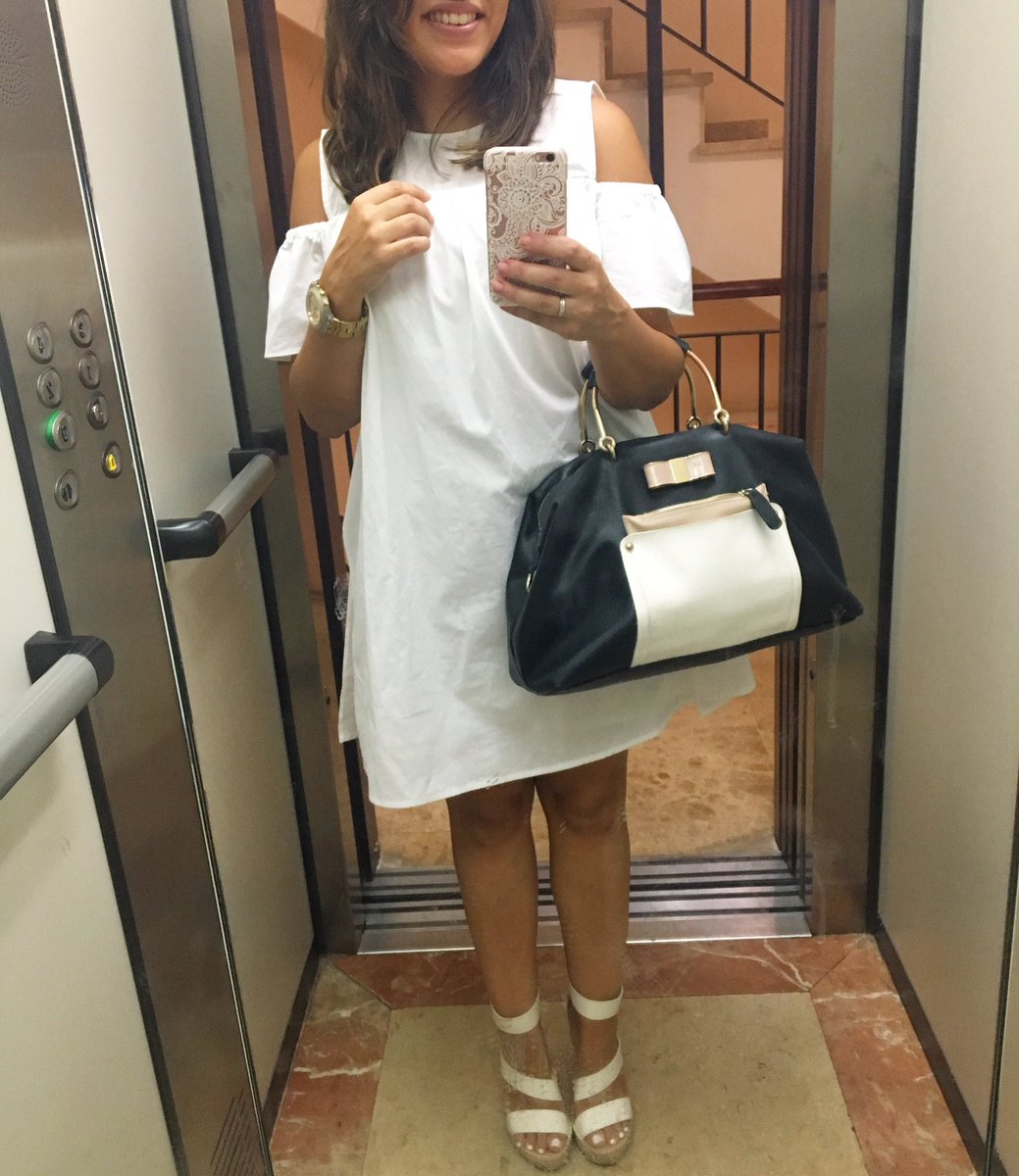 ColgandoArmario's tweet photo. Total white... #ootd #me #lookoftheday #momentoascensor #blog #outfitoftheday #colgandoenmiarmario https://t.co/CICJyLcE9B