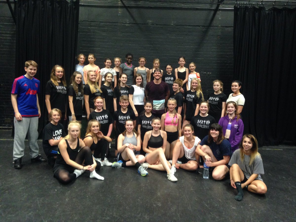 vickygrantdance's tweet photo. Thank you @jamesrobbo83 for the fantastic commercial lectures you did at our Summer School today...you were amazing! https://t.co/81YB1x9cPi