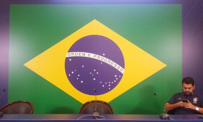 Seleção de futebol já não pode mais exibir marca de patrocinadores. glo.bo/2atM2ku